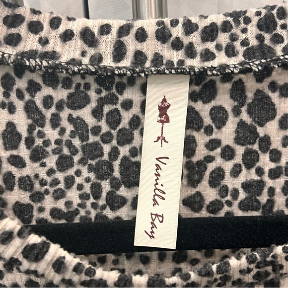 Vanilla Bay Animal Print Color Block Long Sleeve Top - Picture 2 of 7